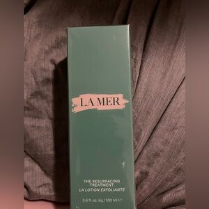 La Mer “the resurfacing Treatment” authentic never been opened. Retails at $145